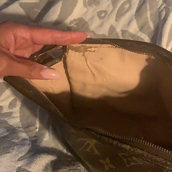 Louis Vuitton Makeup Case - Picture 6 of 6